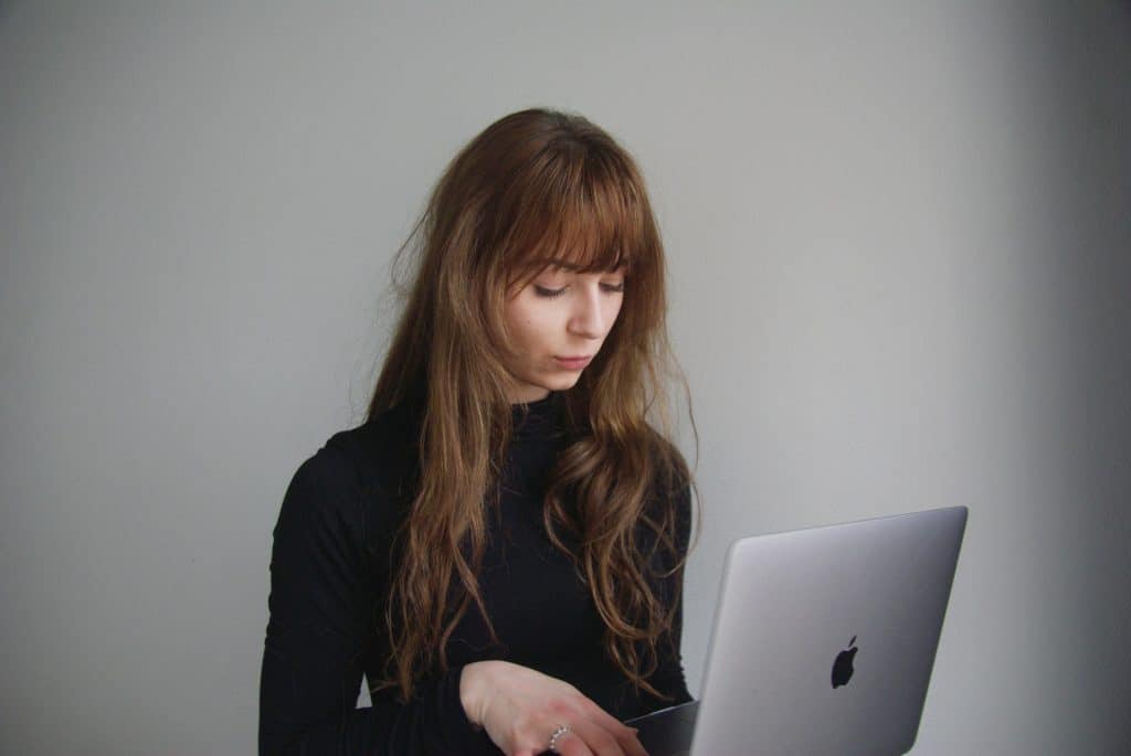 girl using macbook